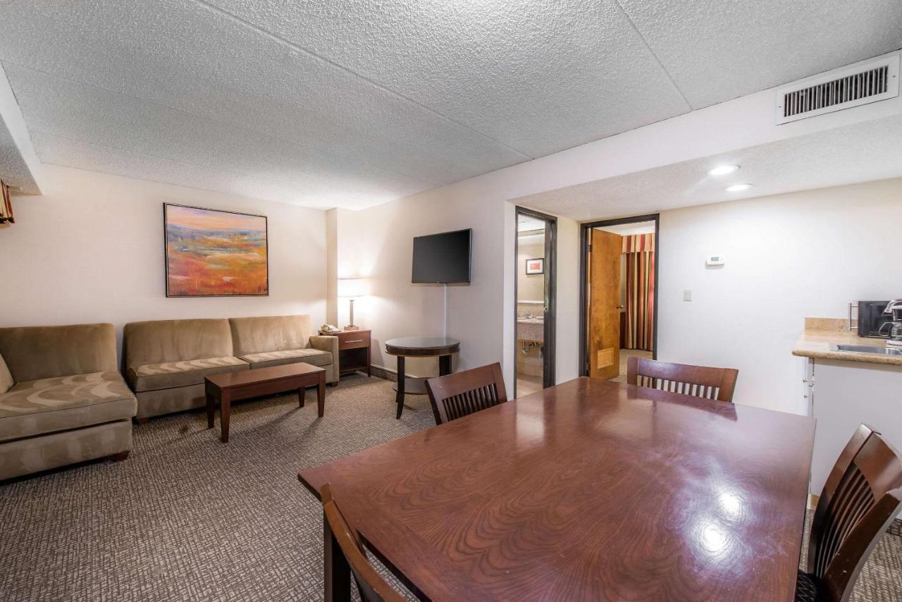 One-Bedroom King Suite with Sofa Bed - Non-Smoking at Budget Inn - Denver East