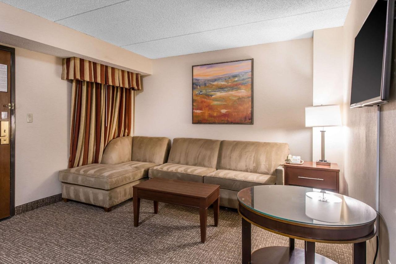 One-Bedroom King Suite with Sofa Bed - Non-Smoking at Budget Inn - Denver East