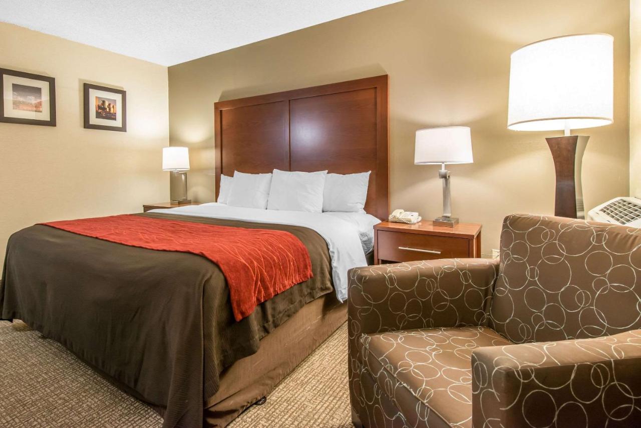 King Room with Accessible Tub - Disability Access/Non-Smoking at Budget Inn - Denver East