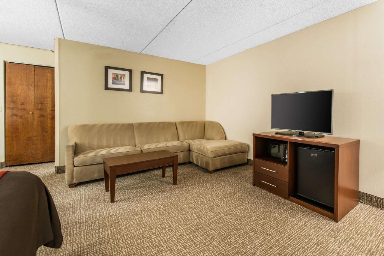 King Suite with Sofa Bed - Non-Smoking at Budget Inn - Denver East