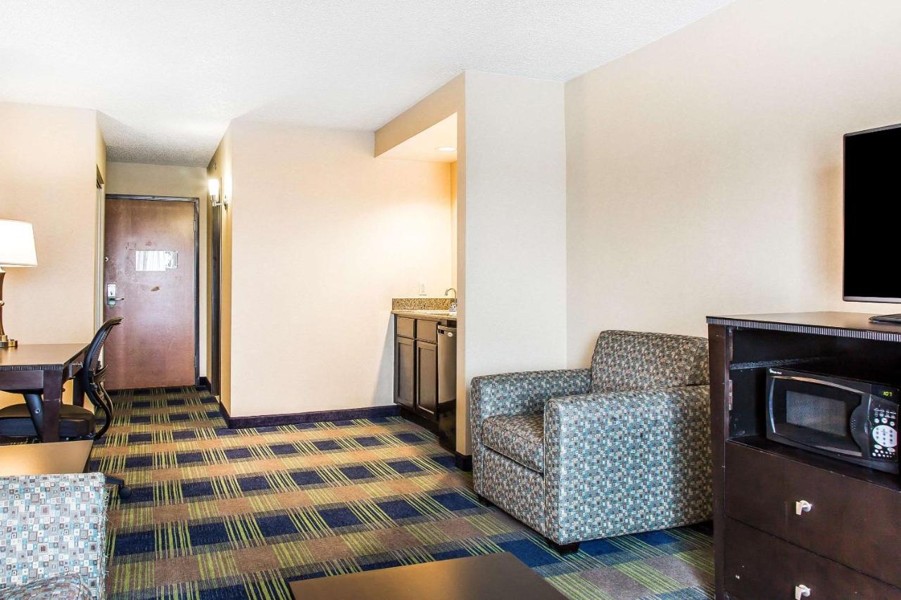 King Suite with Sofa Bed - Non-Smoking at Comfort Inn & Suites Meriden East