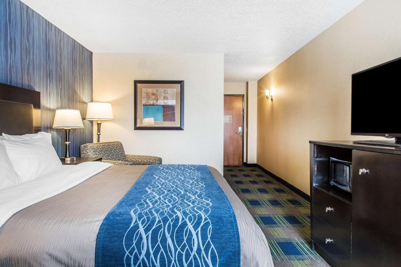 King Room - Accessible/Non-Smoking at Comfort Inn & Suites Meriden East