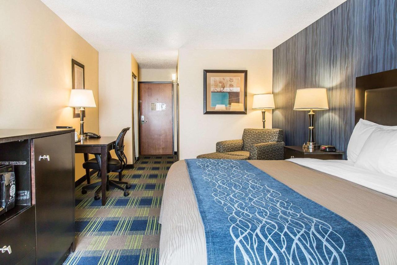 King Room - Accessible/Non-Smoking at Comfort Inn & Suites Meriden East