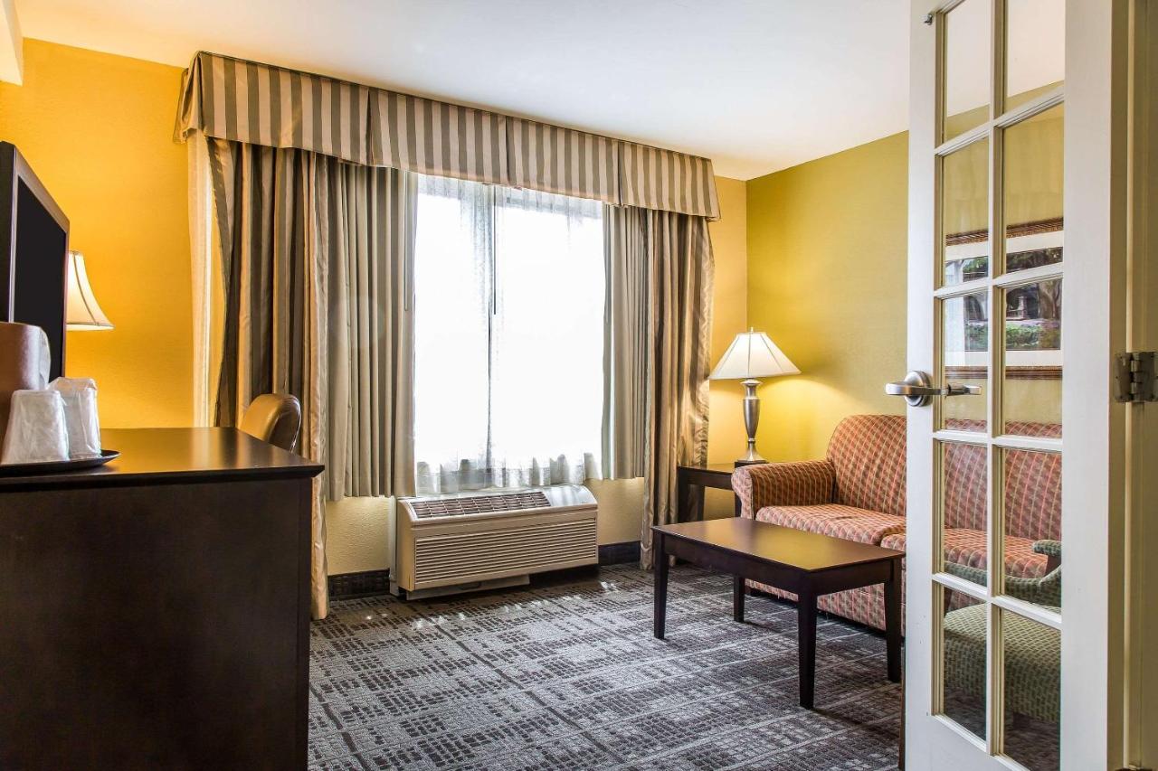 Double Suite - Non-Smoking at Hamden Hotel and Suites – Hamden New Haven