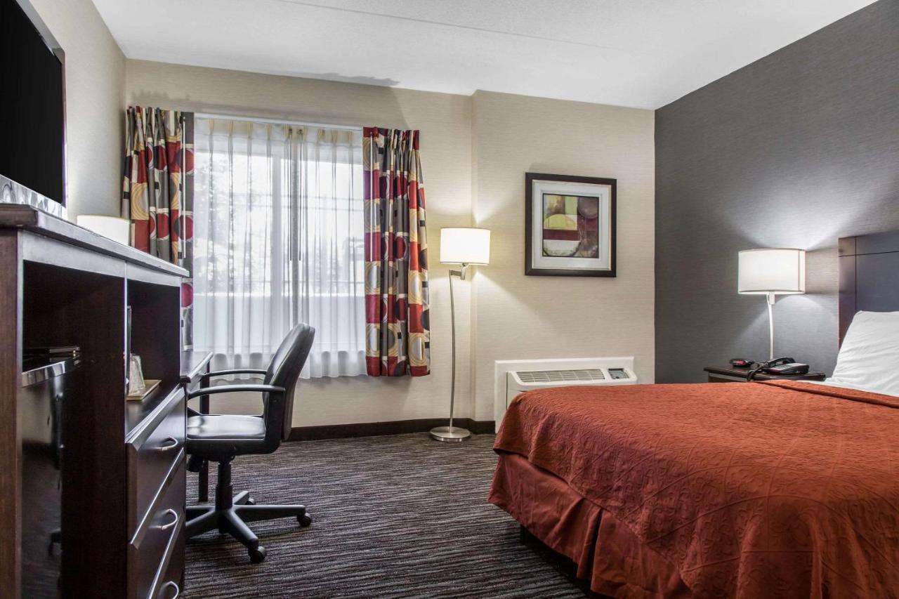 Queen Room - Non Smoking at Danbury Inn & Suites