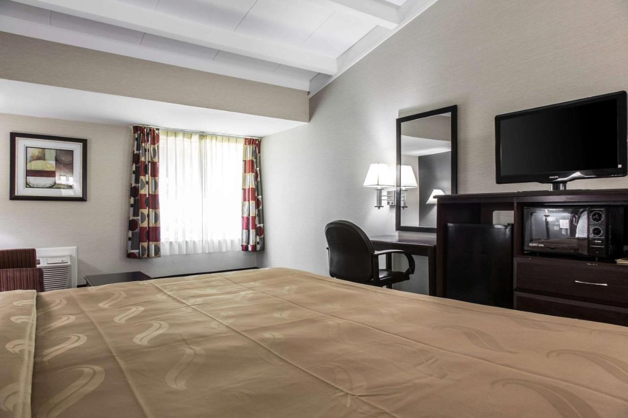 King Suite - Non-Smoking at Danbury Inn & Suites