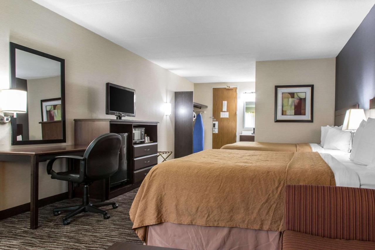 Queen Suite With Two Queen Beds Non Smoking  at Danbury Inn & Suites