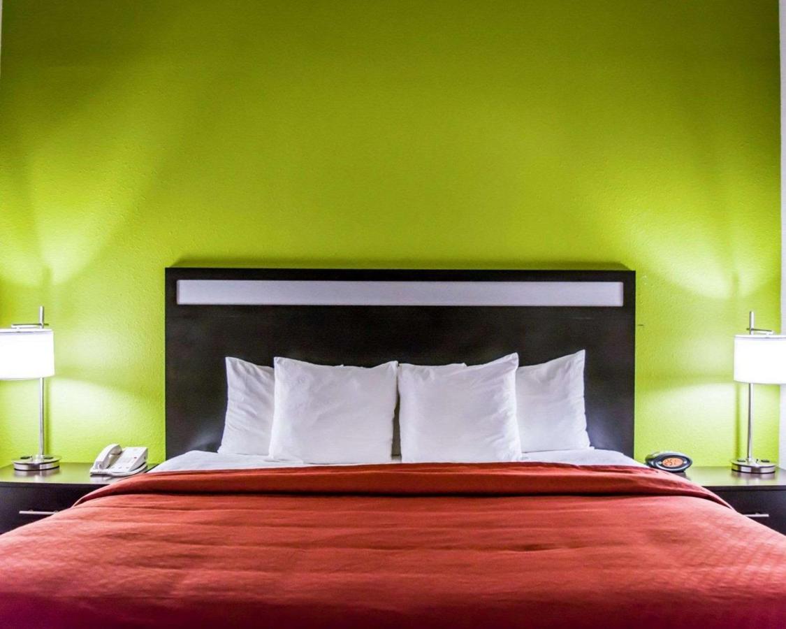 King Bed Suite - Non-Smoking at Quality Suites Fort Myers I-75