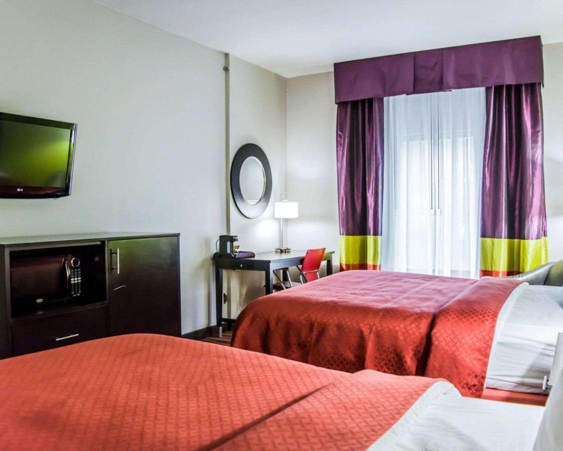 Queen Room with Two Queen Beds - Non-Smoking at Quality Suites Fort Myers I-75