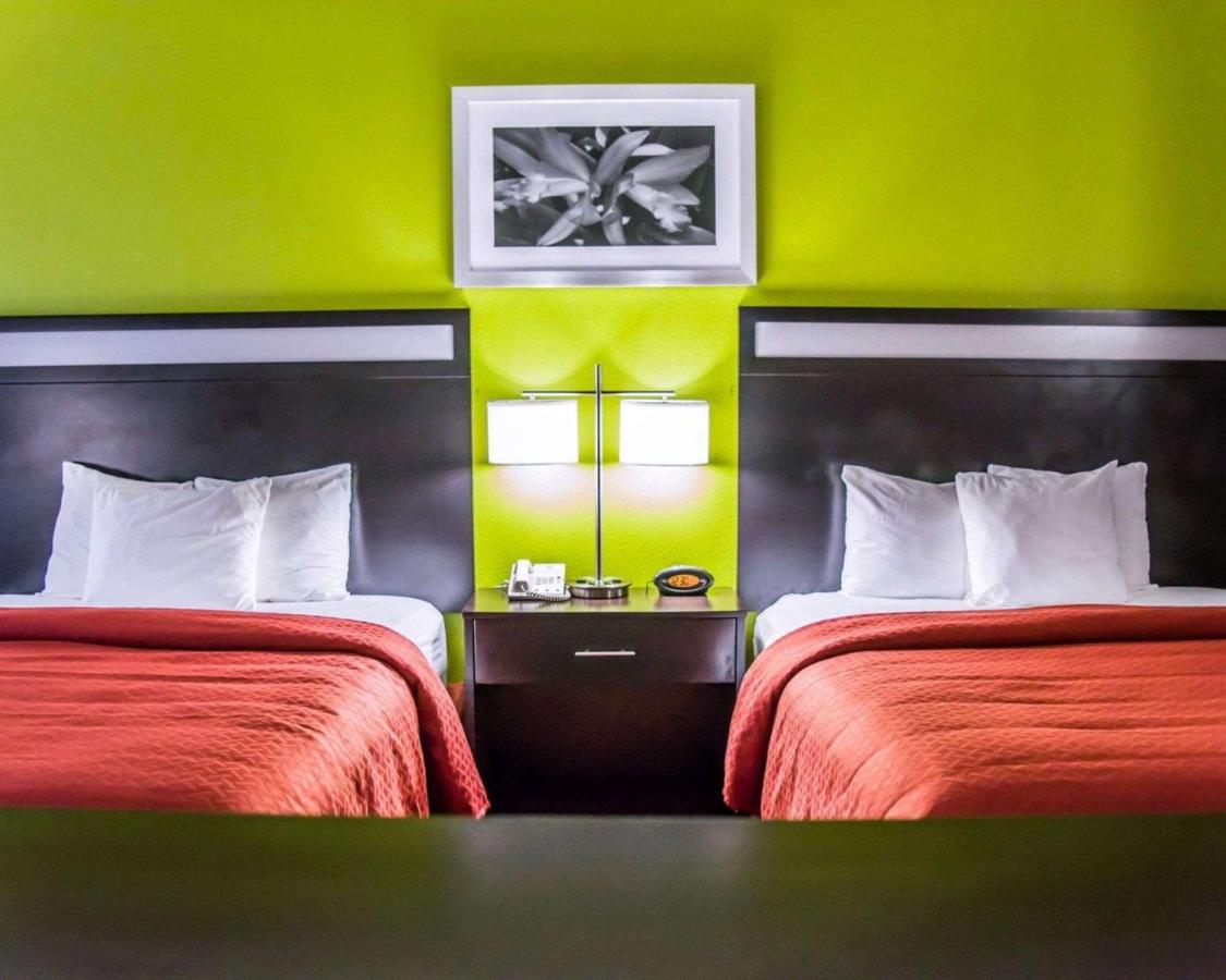Queen Room with Two Queen Beds - Non-Smoking at Quality Suites Fort Myers I-75