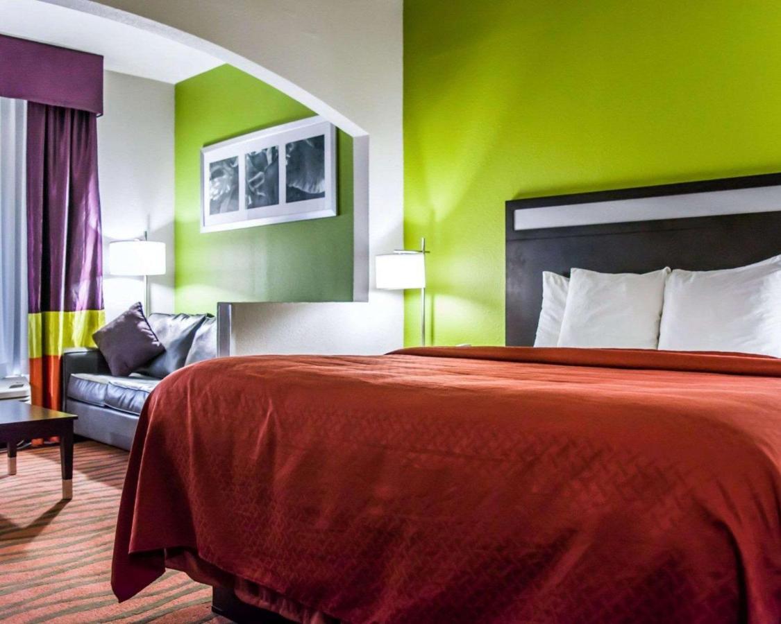 King Bed Suite - Non-Smoking at Quality Suites Fort Myers I-75