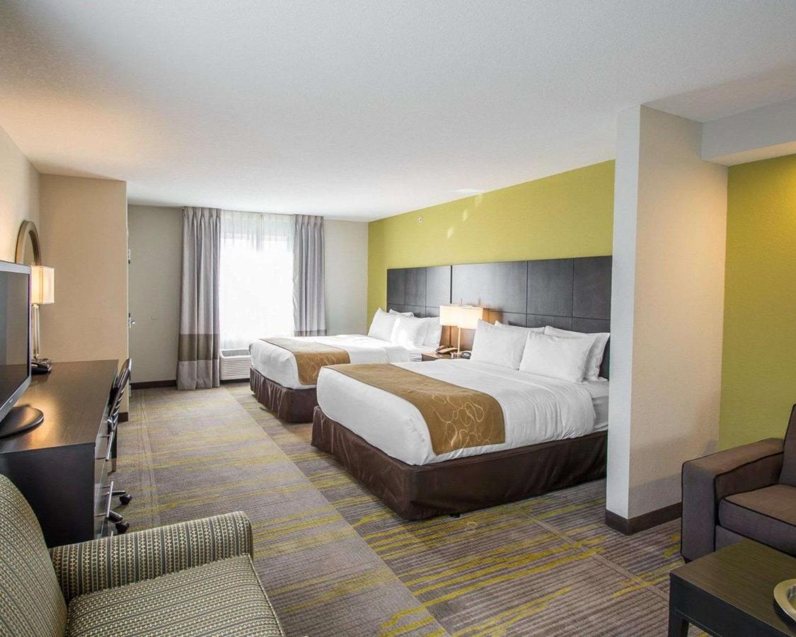Queen Suite - Disability Access/Non-Smoking at Comfort Suites Miami Airport North