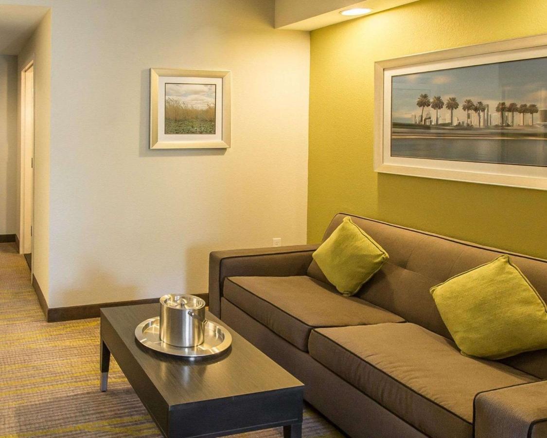 King Suite at Comfort Suites Miami Airport North