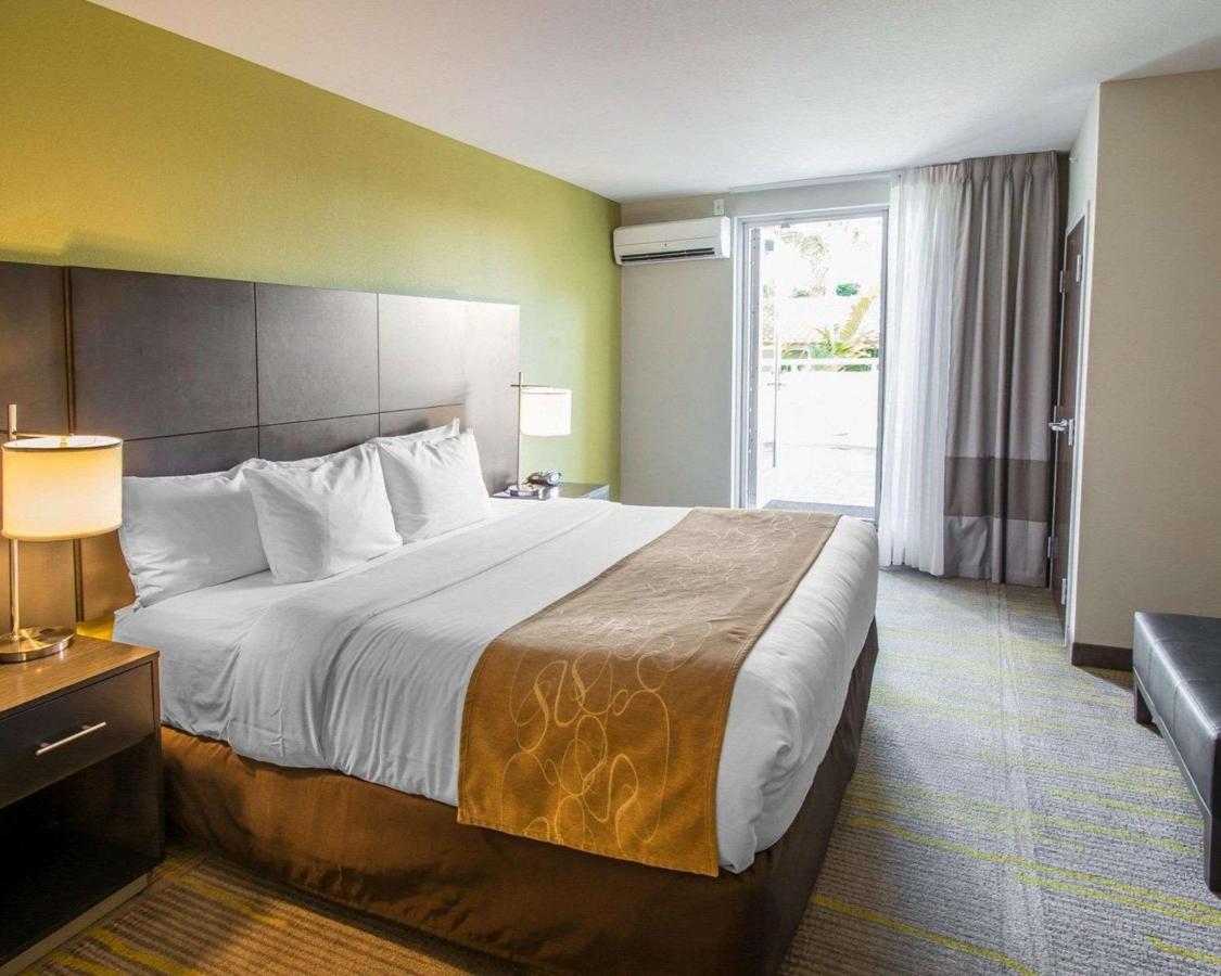 King Suite at Comfort Suites Miami Airport North