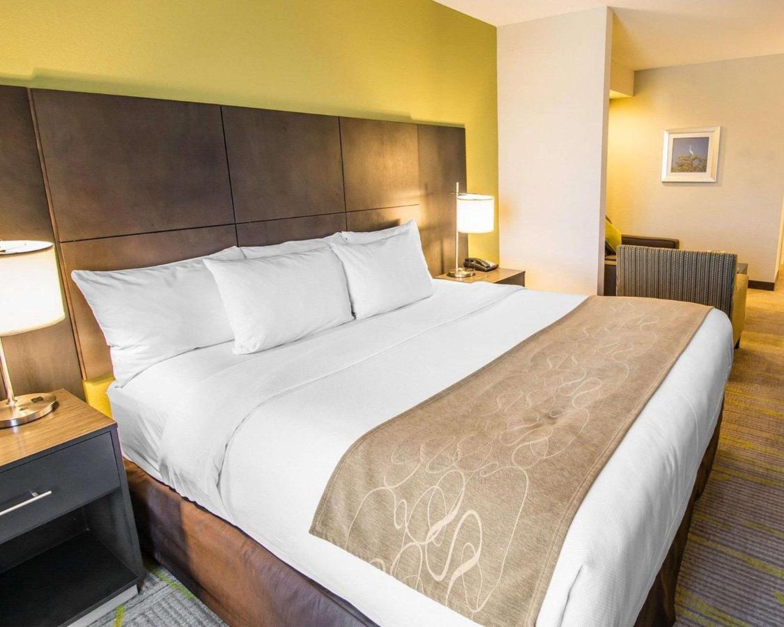 King Suite at Comfort Suites Miami Airport North
