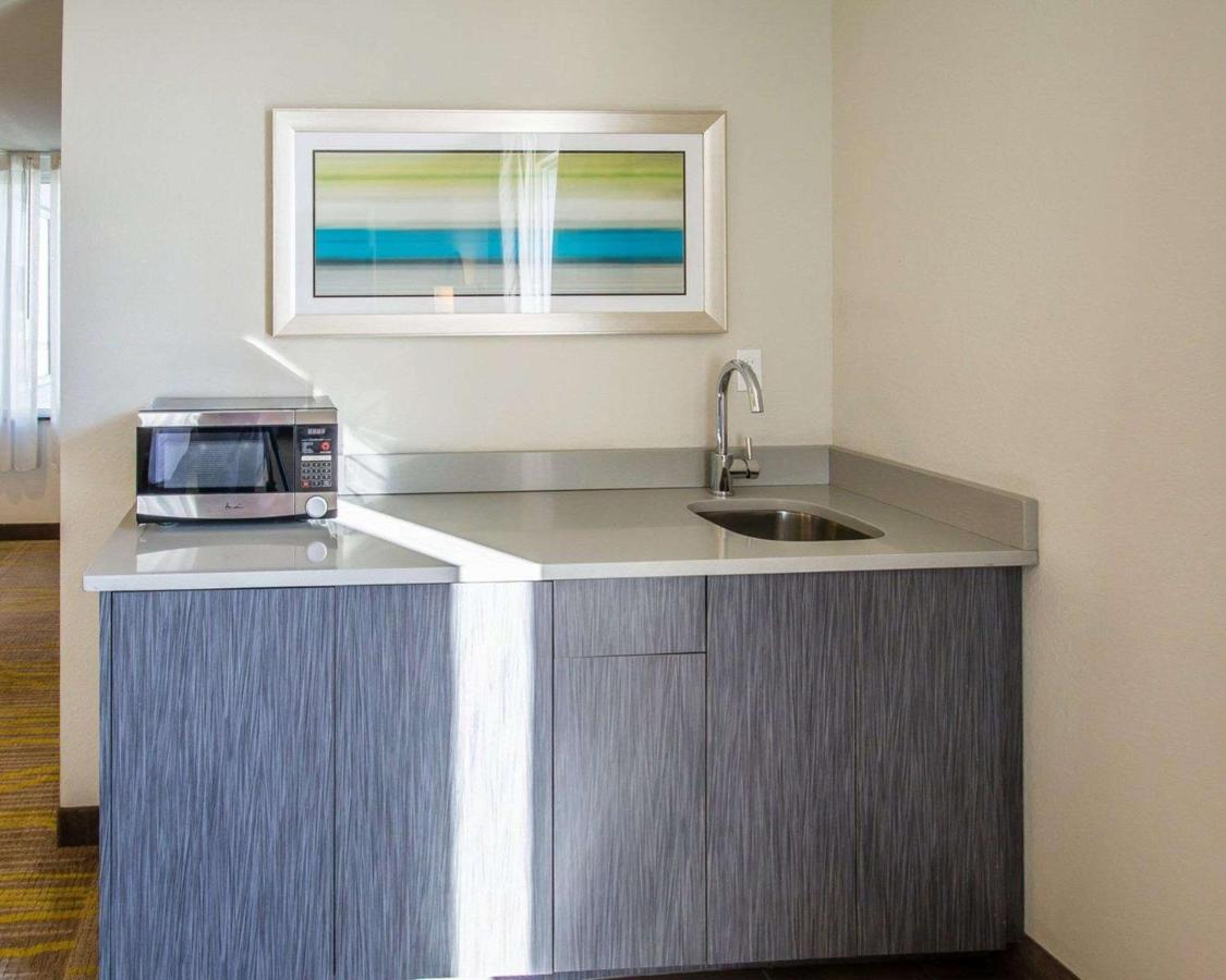 King Suite at Comfort Suites Miami Airport North