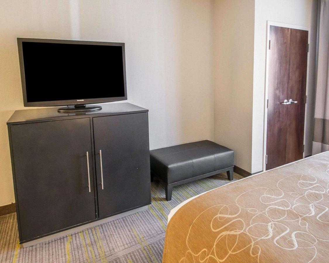 King Suite at Comfort Suites Miami Airport North