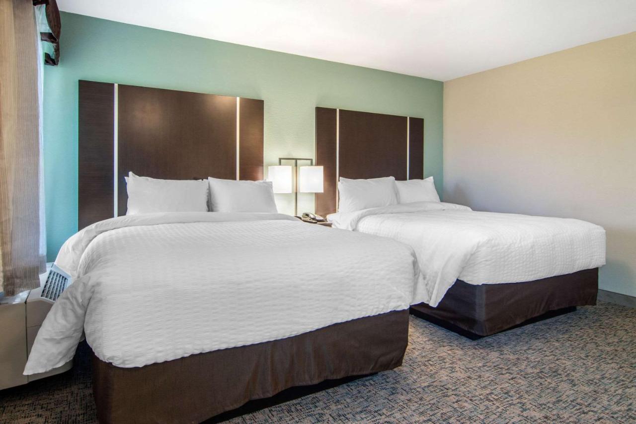 Queen Room with Two Queen Beds - Non-Smoking at Clarion Inn & Suites Atlanta Downtown
