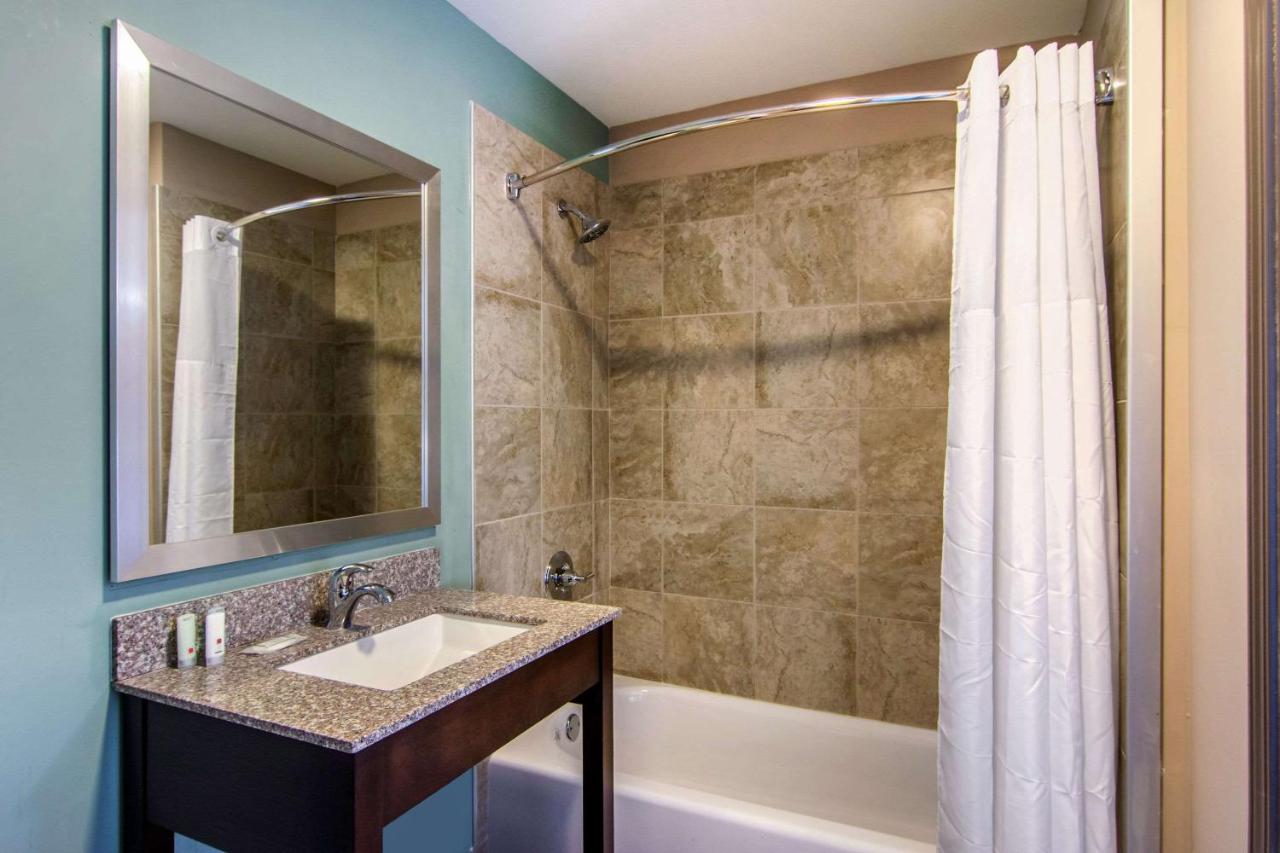 Queen Suite with Two Queen Beds and Sofa Bed - Non-Smoking at Clarion Inn & Suites Atlanta Downtown