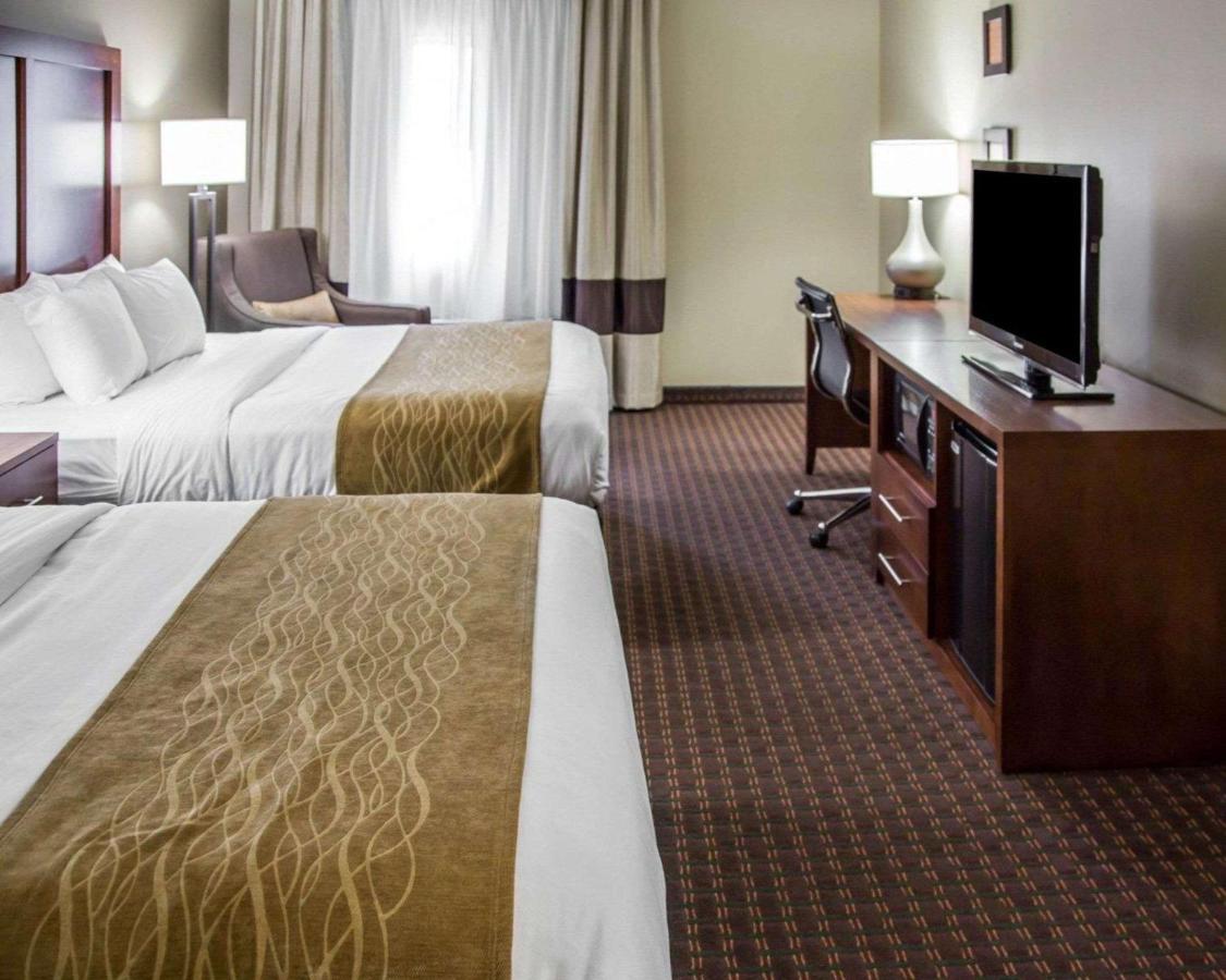 Queen Room with Two Queen Beds - Non-Smoking at Comfort Inn & Suites Riverview near Davenport and I-80