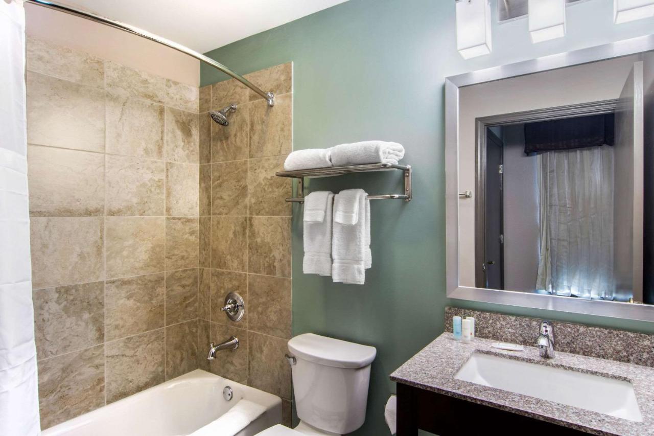 King Room - Non-Smoking at Clarion Inn & Suites Atlanta Downtown