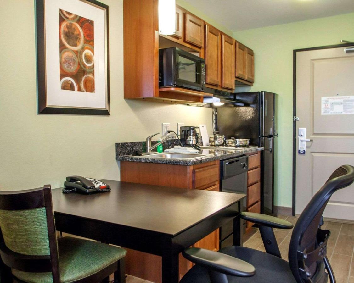 King Suite - Non-Smoking at Suburban Studios Cedar Falls