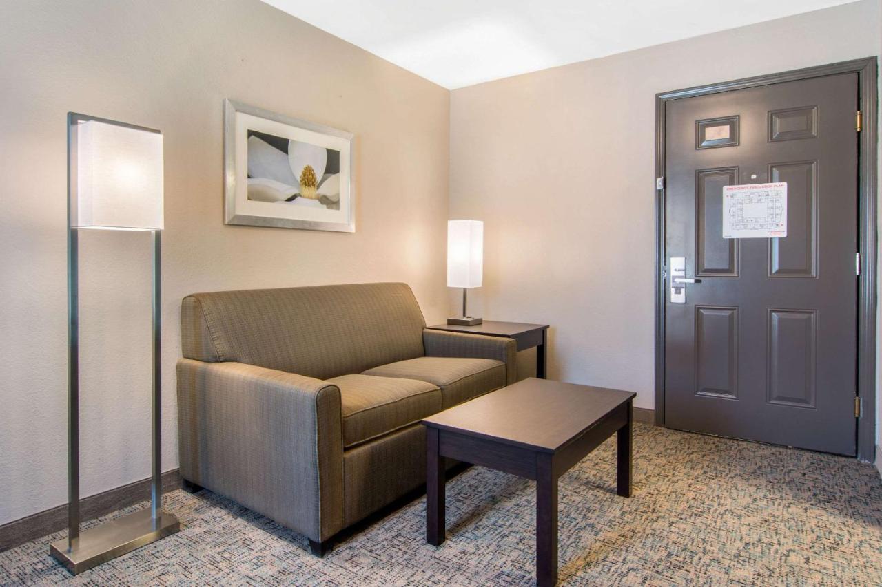 Queen Suite with Two Queen Beds and Sofa Bed - Non-Smoking at Clarion Inn & Suites Atlanta Downtown