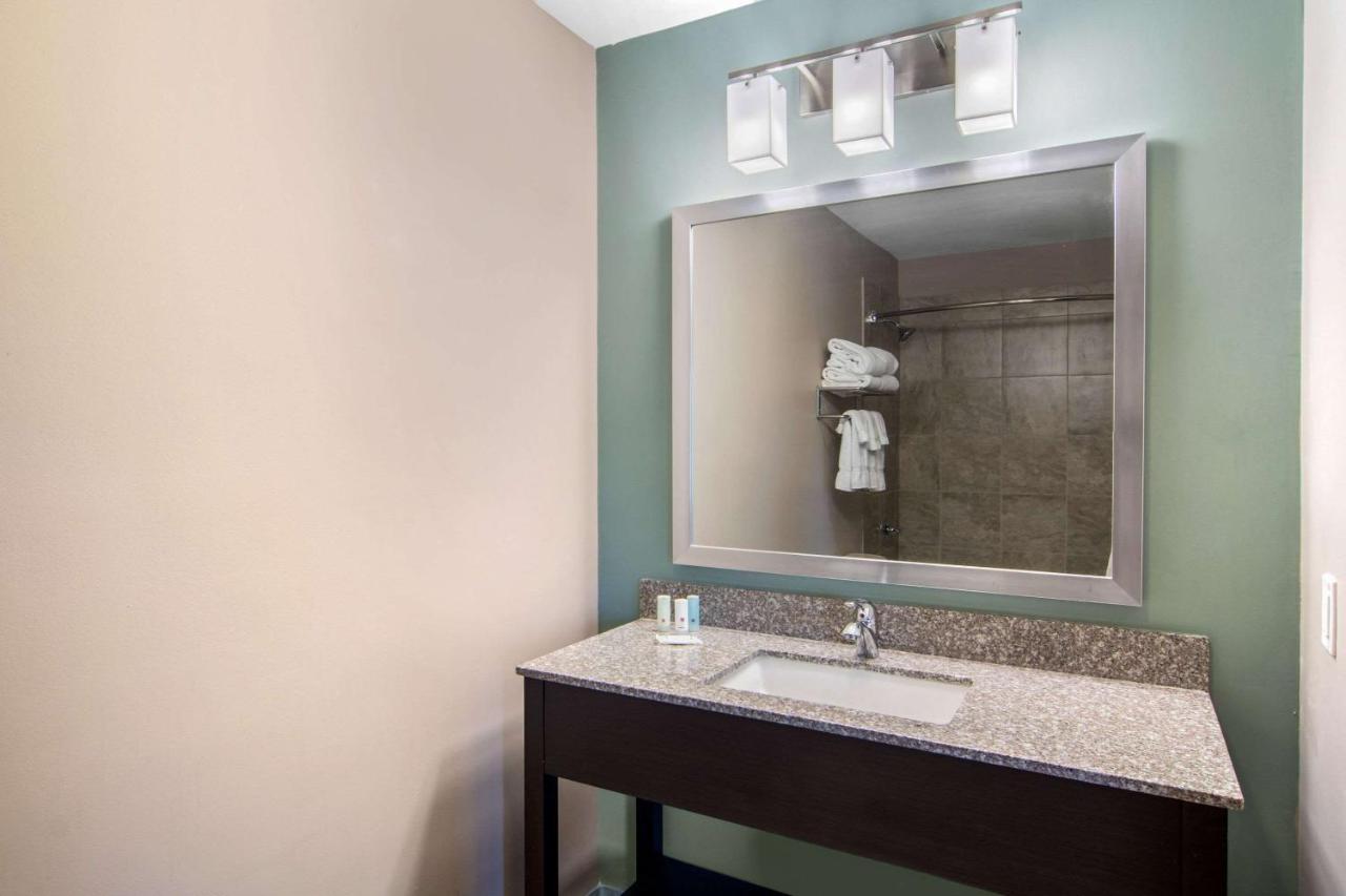 Queen Room with Two Queen Beds - Non-Smoking at Clarion Inn & Suites Atlanta Downtown
