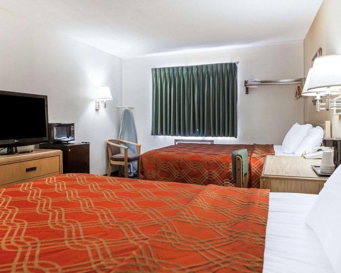 Queen Room with Two Queen Beds - Non-Smoking at Clarion Pointe Bettendorf - Quad Cities