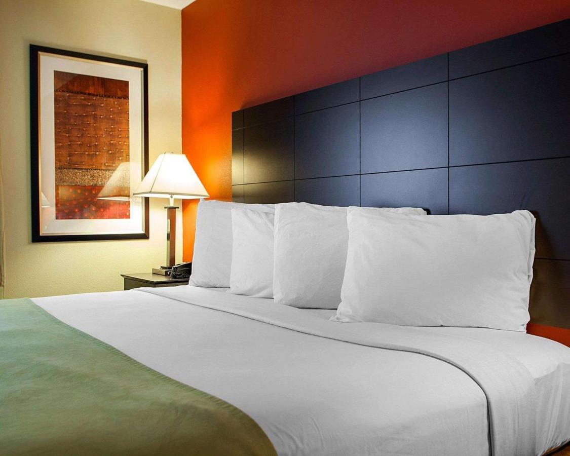 King Suite - Accessible/Non-Smoking at Suburban Studios Cedar Falls