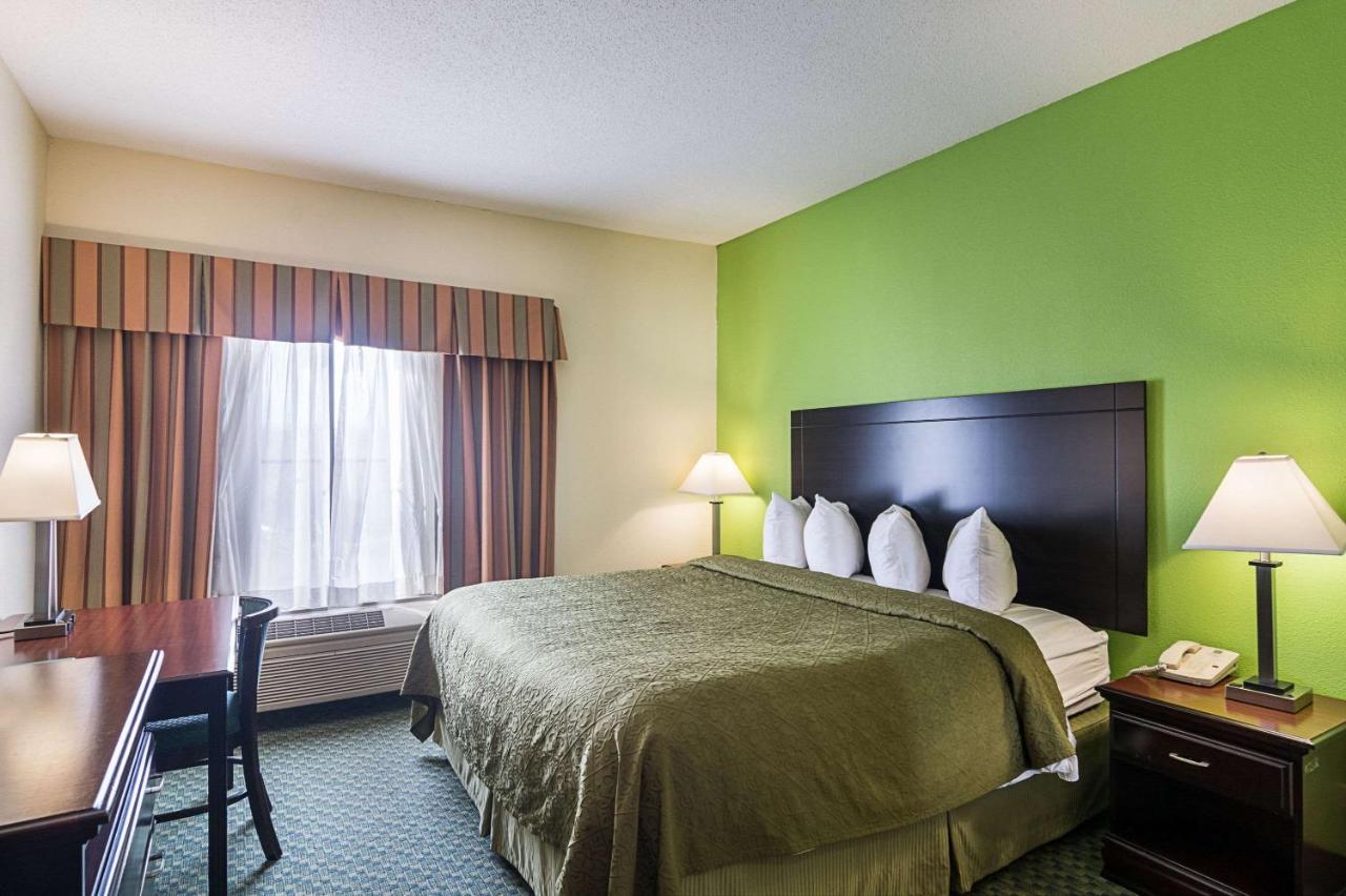 King Suite - Disability Access at Quality Inn & Suites near I-80 and I-294