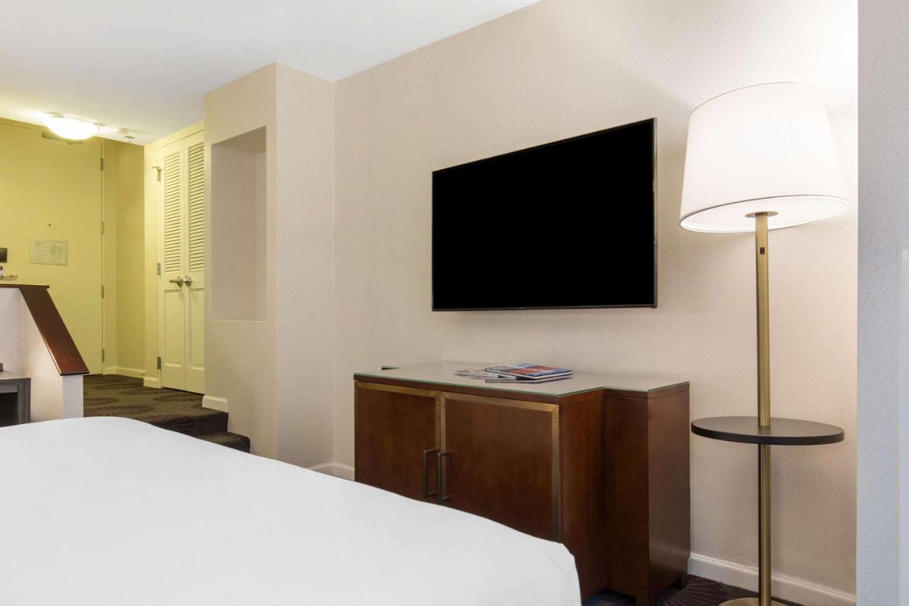 King Room at The Chicago Hotel Collection - Magnificent Mile