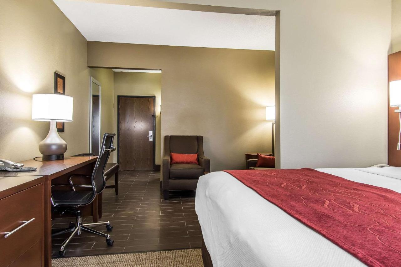 King Suite - Non-Smoking at Comfort Suites Effingham Central