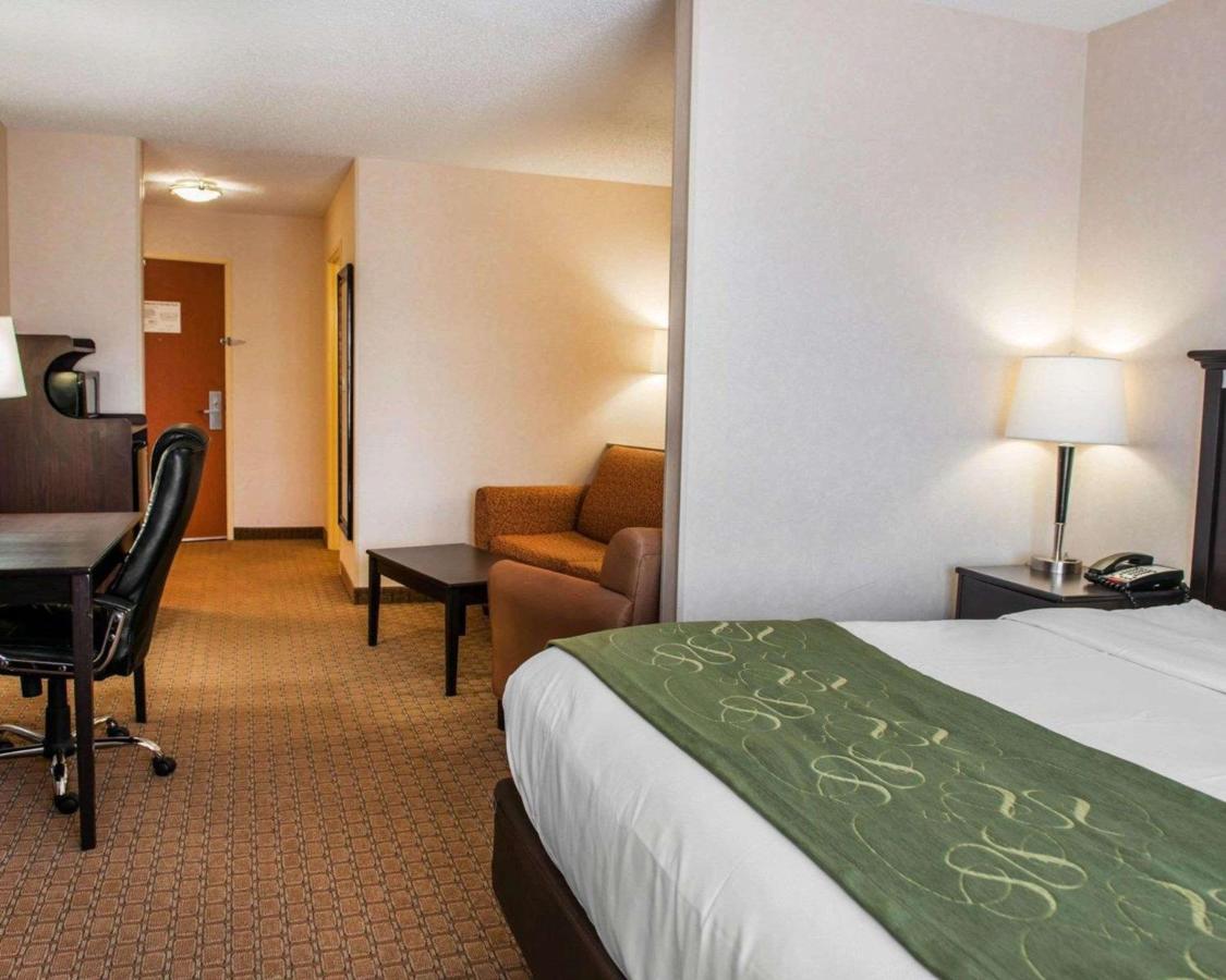King Suite - Disability Access/Non-Smoking at Comfort Suites Southport
