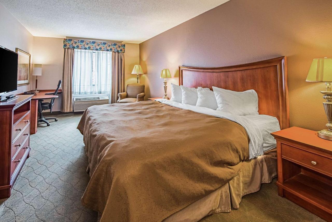 King Room - Non-Smoking at Rodeway Inn