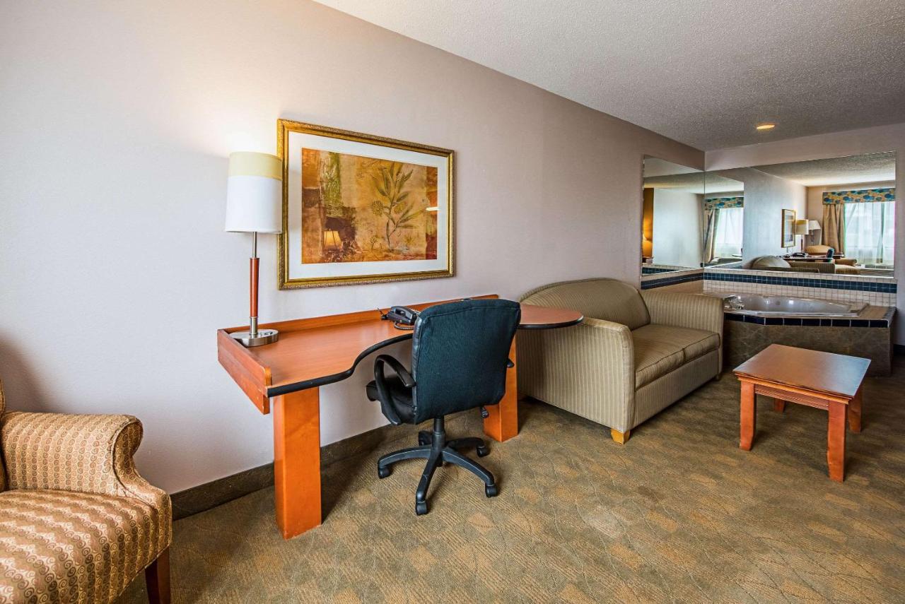 King Suite - Non-Smoking at Rodeway Inn
