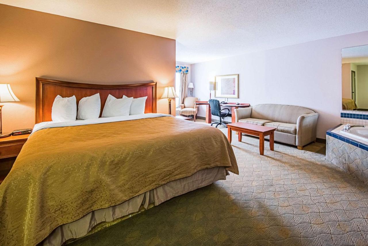 King Suite - Non-Smoking at Rodeway Inn
