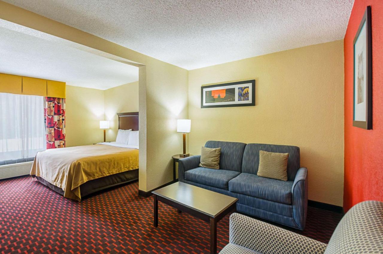 King Suite - Non-Smoking at Quality Inn & Suites Hagerstown