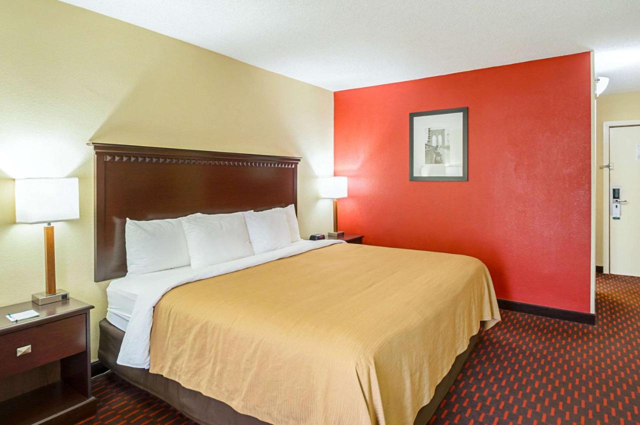 King Room - Non-Smoking at Quality Inn & Suites Hagerstown