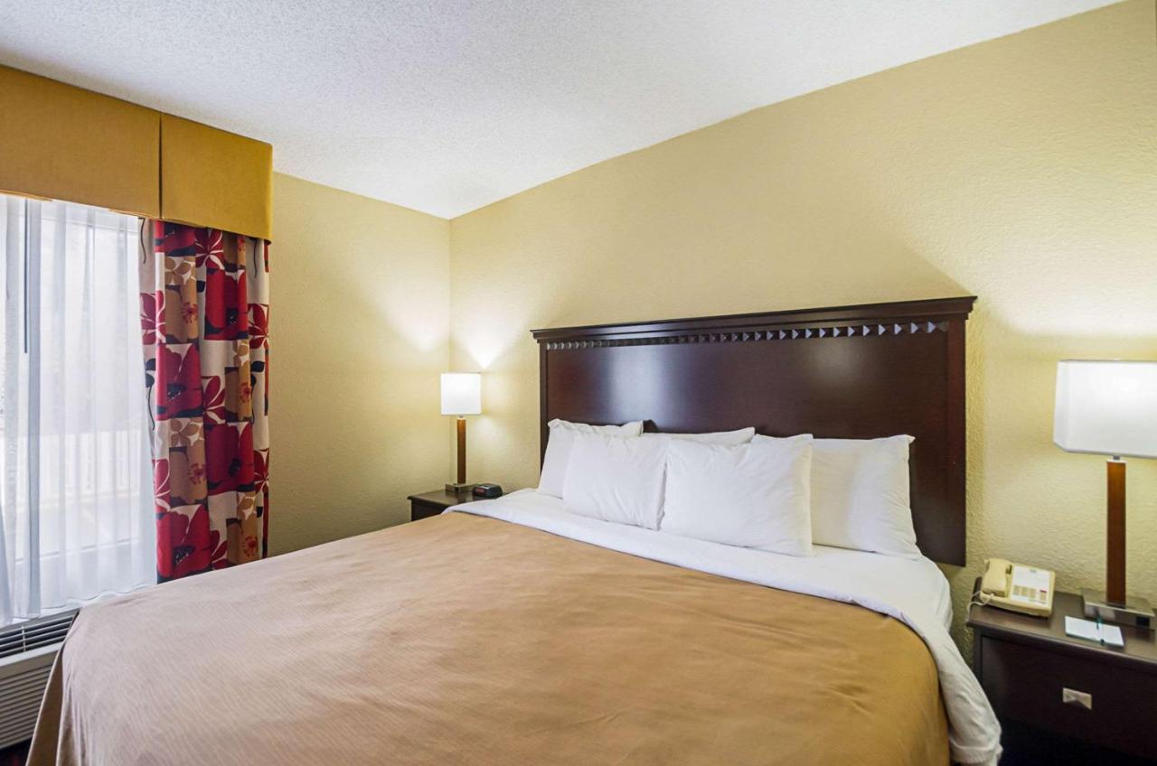 King Suite - Non-Smoking at Quality Inn & Suites Hagerstown