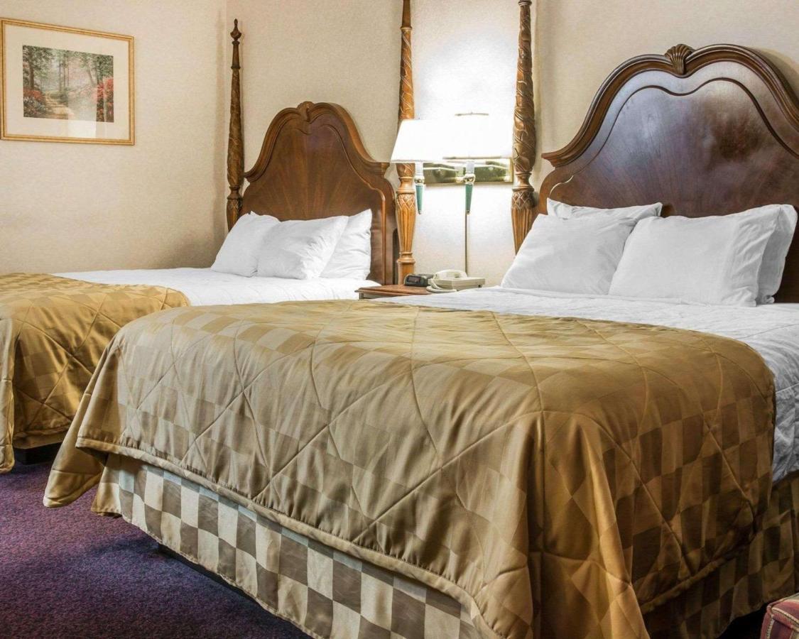 Two-Bedroom Suite at Clarion Hotel Mackinaw City Beachfront