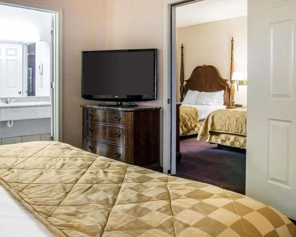 Two-Bedroom Suite at Clarion Hotel Mackinaw City Beachfront