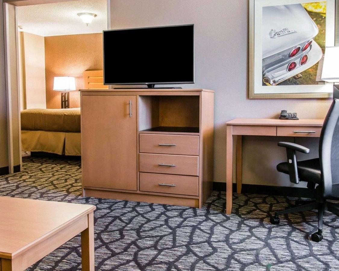 King Suite with Sofa Bed - Non-Smoking at Quality Inn & Suites Warren - Detroit