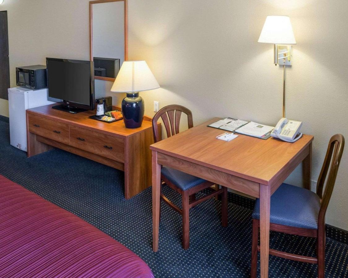 Queen Room with Two Queen Beds - Non-Smoking at Quality Inn Lakeville North