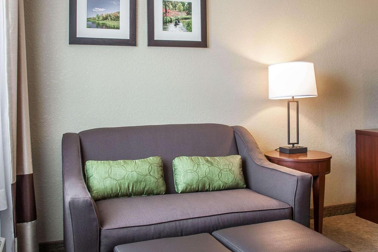 Queen Room with Two Queen Beds and Courtyard View - Non-Smoking at Comfort Inn Fergus Falls
