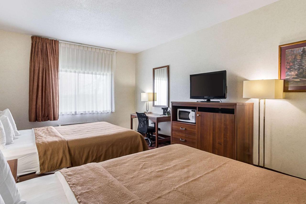 Queen Room with Two Queen Beds - Non-Smoking at Econo Lodge Luverne I-90