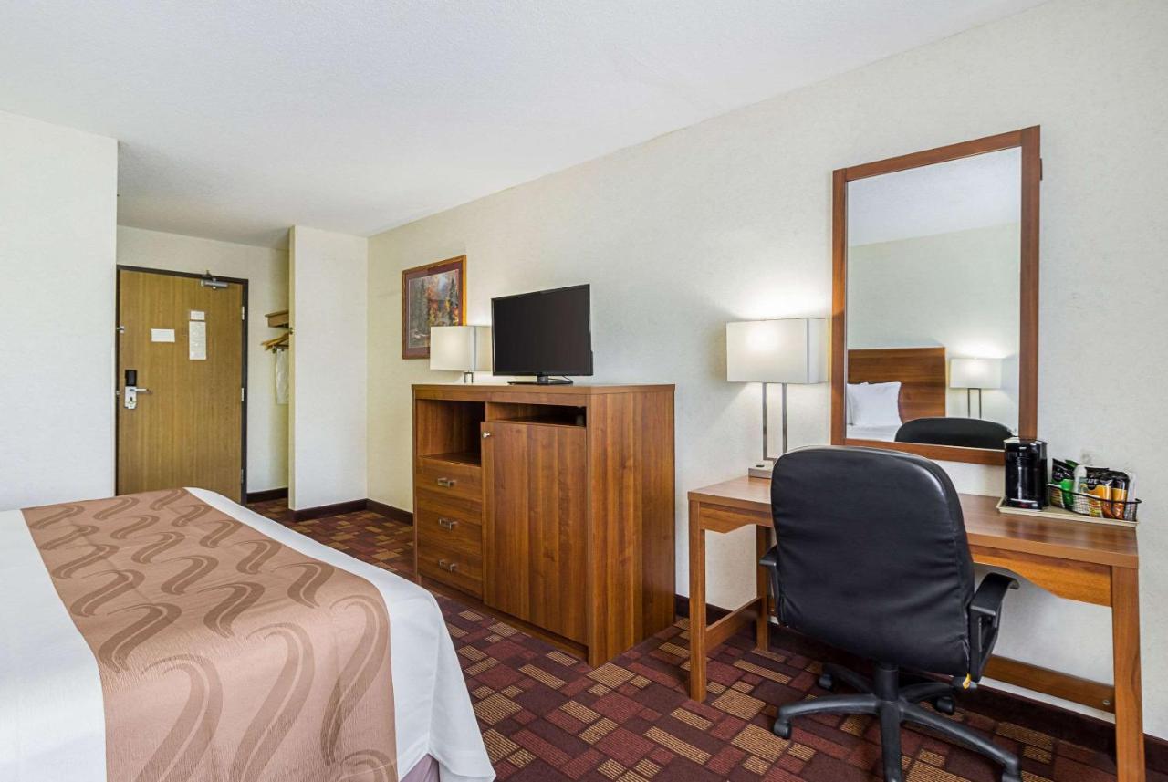King Room - Non-Smoking at Econo Lodge Luverne I-90