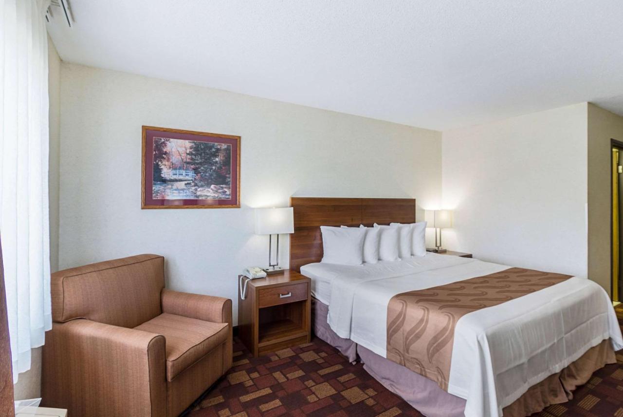 King Room - Non-Smoking at Econo Lodge Luverne I-90