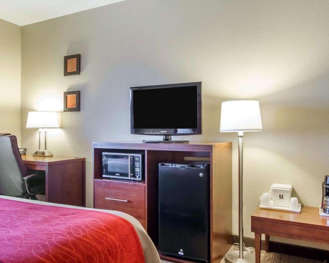 King Suite - Non-Smoking at Comfort Inn Bolivar