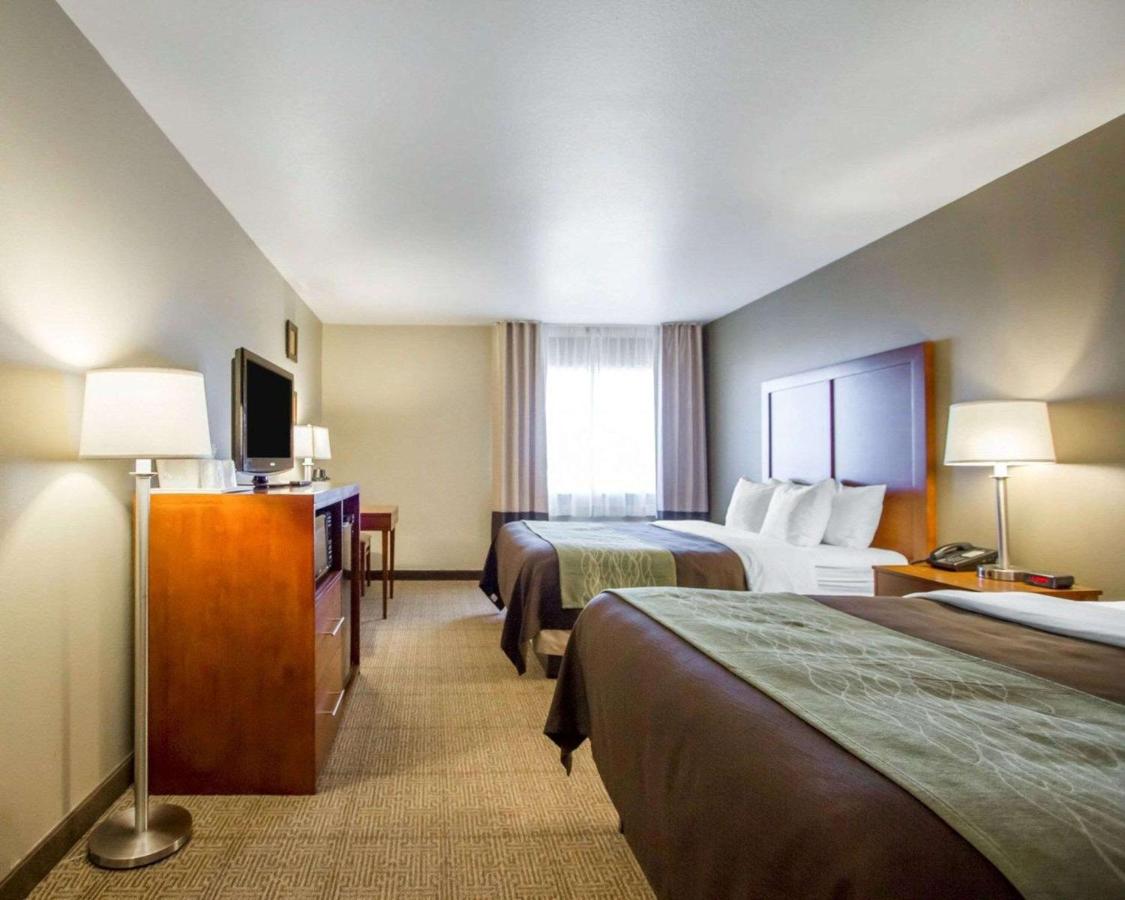 Queen Room with Two Queen Beds - Non-Smoking at Comfort Inn Bolivar
